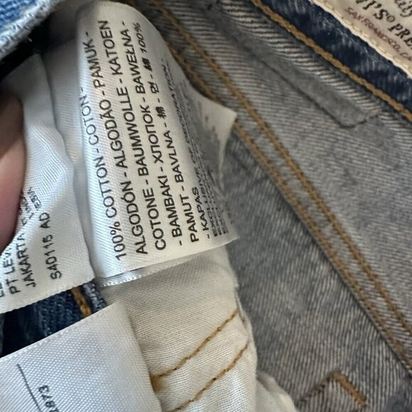 Levis Womens 501 Button Fly Cut Off Shorts Size W 27 Distressed Blue Demin - Picture 6 of 11